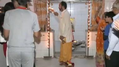 Sawan 2024: Devotees Flock to Temples To Offer Prayers to Lord Shiva in Gujarat and Maharashtra on Last Monday of Sawan Month (Watch Videos)