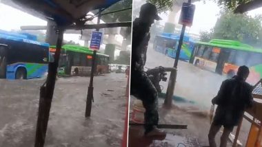 Delhi Deluge: Heavy Rains Bring Respite but Causes Waterlogging in National Capital; Traffic Snarls on Several Major Roads (Watch Videos)