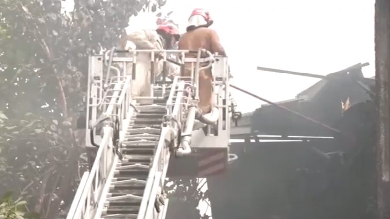 Delhi Shop Fire: Blaze Erupts at Furniture Shop in Nabi Karim, No Casualties Reported (Watch Video)