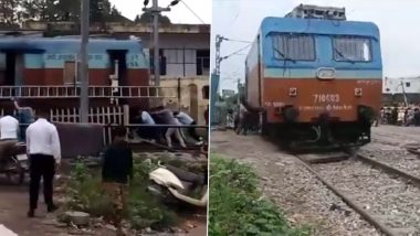 Uttar Pradesh: Railway Employees Manually Push Train Engine Amid Traffic Jam at Railway Crossing in Bijnor, Video Goes Viral