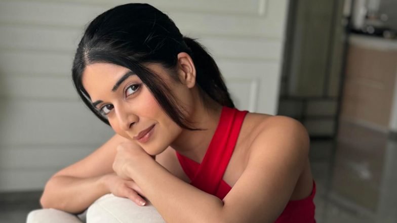 ‘Ghum Hai Kisikey Pyaar Meiin’ Fame Bhavika Sharma Looks Effortlessly Cool in Red Top and White Pants (See Pics)