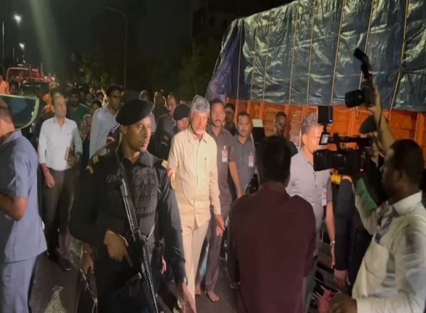 Andhra Pradesh Rains: CM Chandrababu Naidu Visits Flood Affected Areas in Singhnagar (Watch Videos)