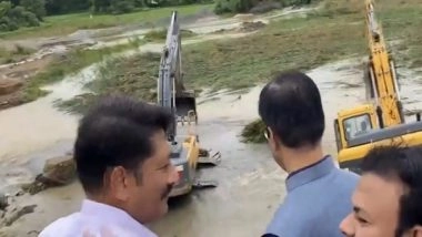 India News | Telangana: Railway Track Connecting Kesamurdram and Intakanne Washed Away Due to Heavy Rains