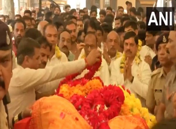 India News | People Pay Tribute to MP CM's Father Poonamchand Yadav on His Demise in Ujjain