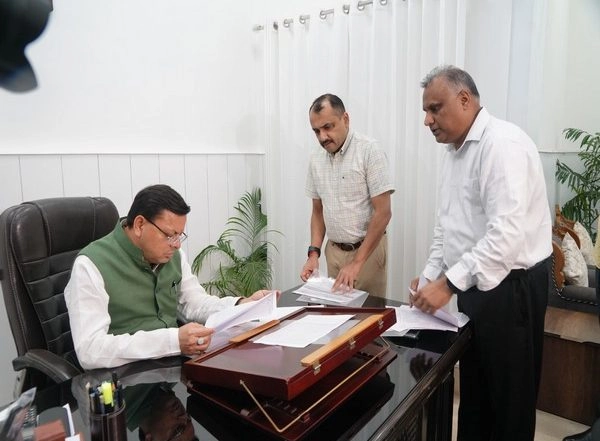 India News | Uttarakhand CM Dhami Inspects Police HQ; Takes Stock of Women's Safety Helpline