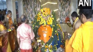 Entertainment News | Ganesh Chaturthi: Morning Aarti Performed at Nagpur's Shri Ganesh Mandir Tekdi