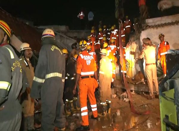 India News | Uttar Pradesh: 4 People Dead, 15 Rescued in Lucknow Building Collapse; Rescue Operations Underway