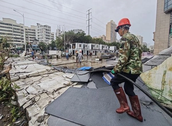 World News | Super Typhoon Yagi Claims Two Lives in China's Hainan Province