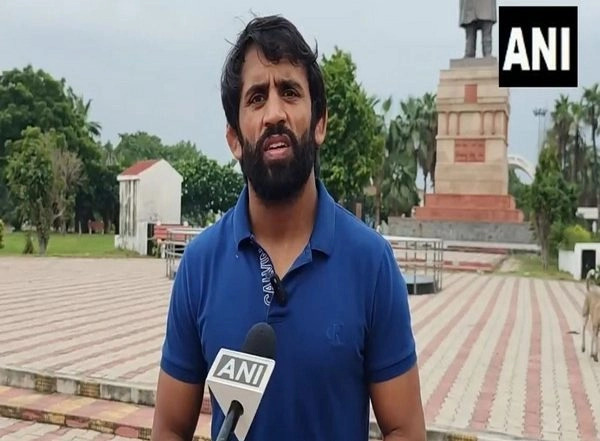 India News | Bajrang Punia Extends Support to Vinesh Phogat for Haryana Poll Battle; Vows to Fulfil High Command's Responsibilities