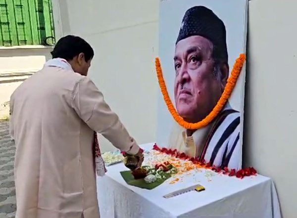 India News | Union Minister Sarbananda Sonowal Pays Tribute to Legendary Singer Bhupen Hazarika on His 98th Birth Anniversary