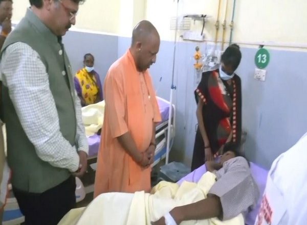 India News | Uttar Pradesh: CM Yogi Adityanath Visits Hospital to Meet Victims of Lucknow Building Collapse