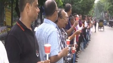 India News | Kolkata Doctor Rape-murder: People in Siliguri Form Human Chain as Protest