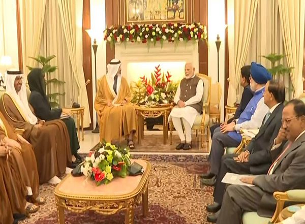 PM Narendra Modi, Abu Dhabi Crown Prince Sheikh Khaled Bin Mohamed bin Zayed Al Nahyan Hold Meeting at Hyderabad House, Discussions To Focus on India-UAE Bilateral Ties (See Pics)