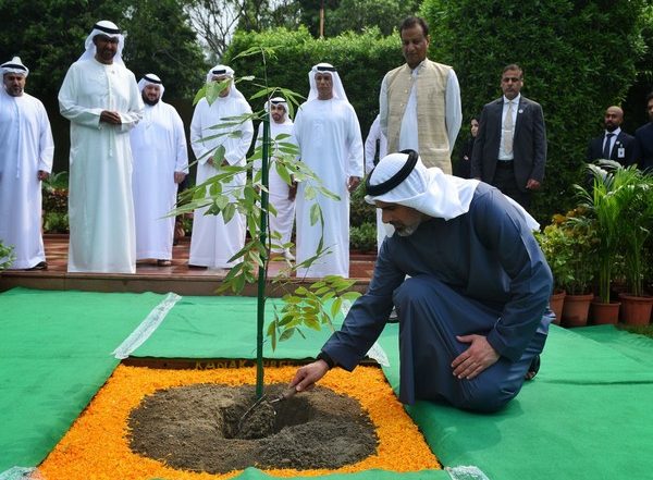 World News | Abu Dhabi Crown Prince Plants Sapling at Rajghat, Continues Historic Tradition