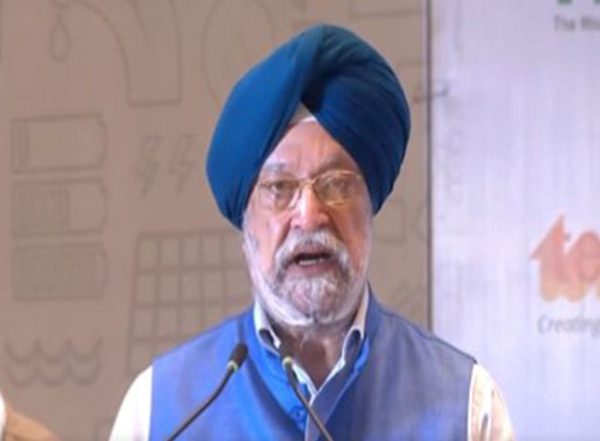 Pradhan Mantri Ujjwala Yojana: Families With Ujjwala Connections Spend INR 5 per Day on Cooking Expenses, Non-Ujjwala Households Spend INR 12, Says Union Minister Hardeep Singh (Watch Video)