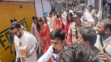 Entertainment News | Shilpa Shetty Visits Lalbaugcha Raja with Hubby Raj Kundra, Mum