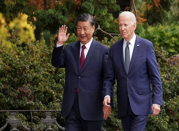World News | Military Commanders of US, China Talk over Phone, First Time in Years