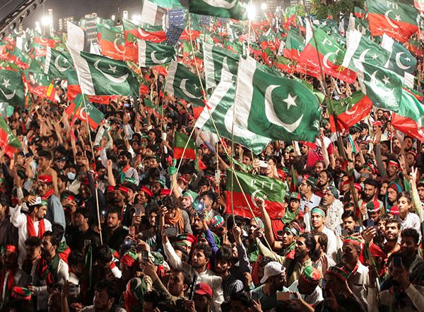 World News | Pakistan Tehreek-e-Insaf Leaders Pledge to Continue Anti-government Movement