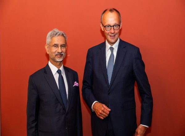 World News | EAM Jaishankar Meets German Politician Friedrich Merz, Discusses Regional and Global Issues