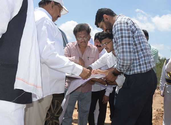 India News | Telangana Minister Tummala Nageshwar Reviews Flood Situation in Bhadradri Kothagudem District