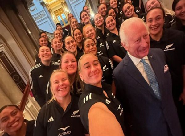 Sports News | King Charles Shares Warm Hug with New Zealand Women's Rugby Team