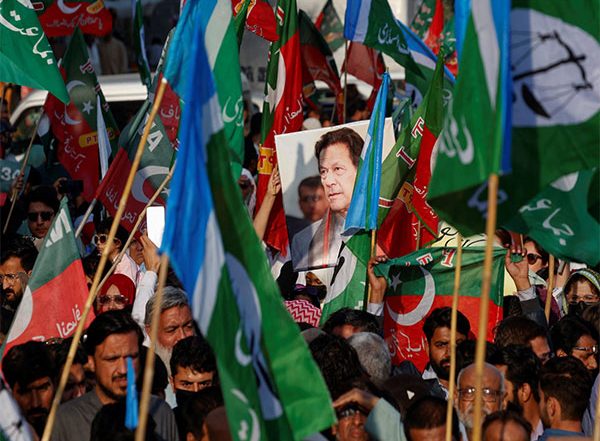 World News | Pakistan: Lawyers to Launch Protest Against Attempt to Limit Judiciary's Powers, Warns Imran Khan's Party