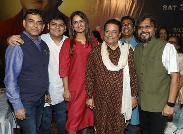 Business News | Anup Jalota Enthralled Audience with Bhajans at 'Krishnarth' Program Organised by Studio Refuel