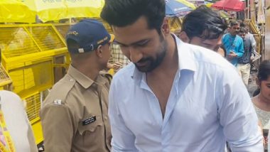 Entertainment News | Vicky Kaushal Seeks Blessings at Mumbai's Lalbaugcha Raja