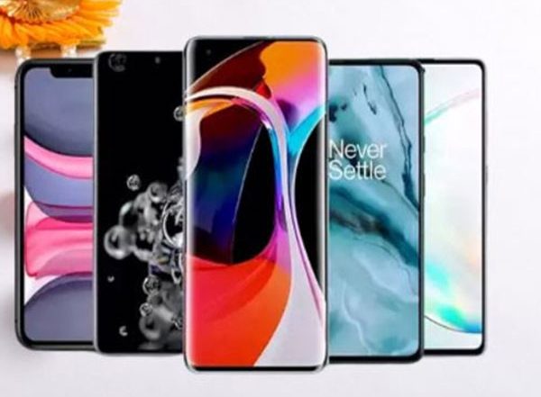 Business News | Ganesh Chaturthi Special: Get Up to Rs 7,500 Cashback on Smartphones with Bajaj Finserv