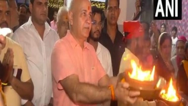 India News | Delhi: AAP Leader Manish Sisodia Offers Prayer at Ganesh Puja Pandal in Patparganj Area