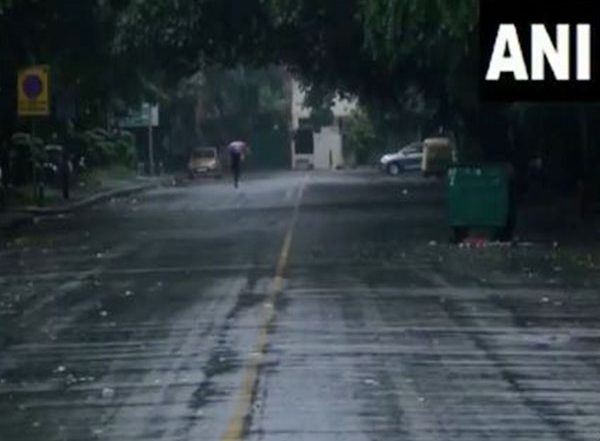 India News | Rain Lashes Delhi-NCR; Waterlogging, Traffic Snarls Reported