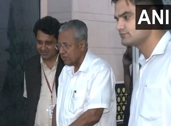 India News | Kerala CM Arrives in Delhi to Pay Last Respects to CPI-M Leader Sitaram Yechury