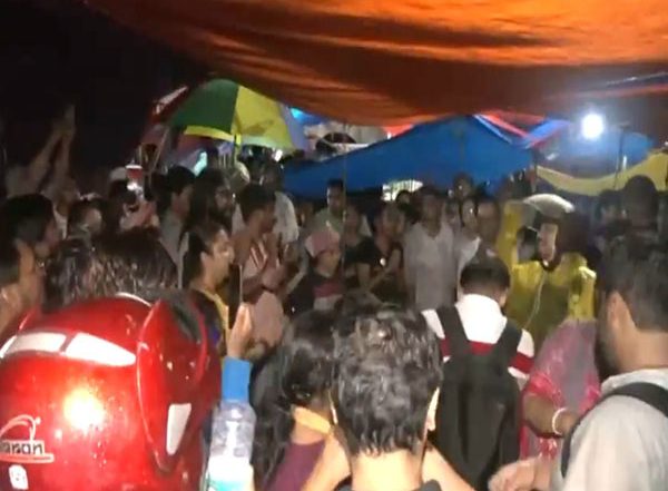 India News | Kolkata: Junior Doctors Continue Protest Demanding Justice in RG Kar Rape-murder Case