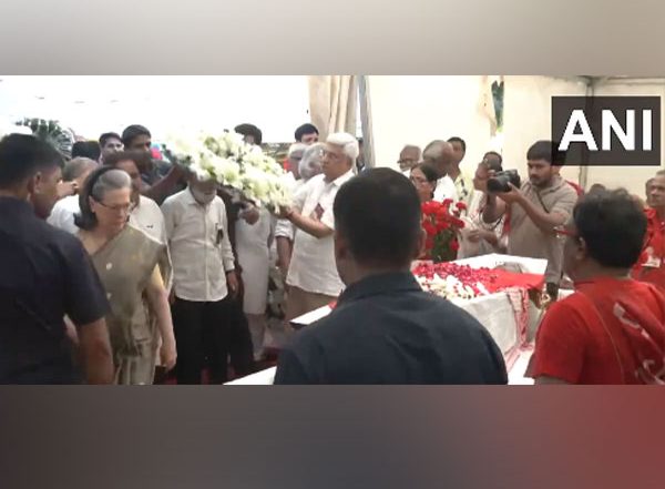 India News | Sonia Gandhi, Other Leaders Pay Tribute to Sitaram Yechury