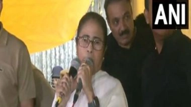 India News | RG Kar Rape-murder Case: Mamata Banerjee Meets with Junior Doctors at Kolkata Protest Site, Vows to Bring Justice