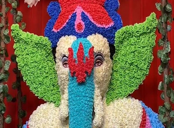 India News | Telangana: 14.5-foot Eco-friendly Ganesh Idol Draws Thousands of Devotees in Warangal
