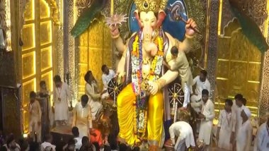 India News | Devotees Gather in Large Numbers for Darshan at Lalbagucha Raja