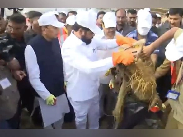 Eknath Shinde Begins 'Swachhata Hi Seva' in Maharashtra 