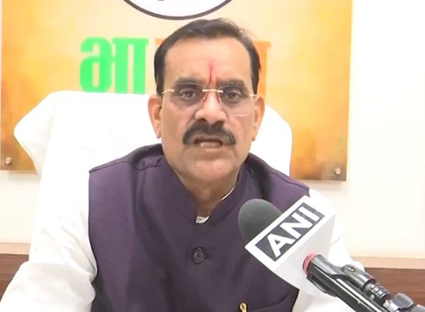 India News | Madhya Pradesh BJP Chief VD Sharma Files Complaint Against Rahul Gandhi Accusing Him of Insulting PM Modi