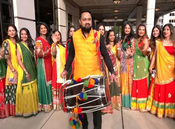 World News | Chants of 'Modi, Modi' Ring the Air as Indian Diaspora Awaits Arrival of PM Modi in Delaware