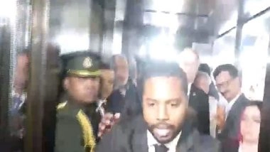 World News | Bangladesh's Interim Govt Chief Advisor Muhammad Yunus Avoids Media Questions on Arrival in New York