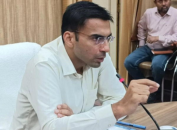 India News | Dehradun DM Appeals to Public for Peace After Stone-pelting Incident at Railway Station