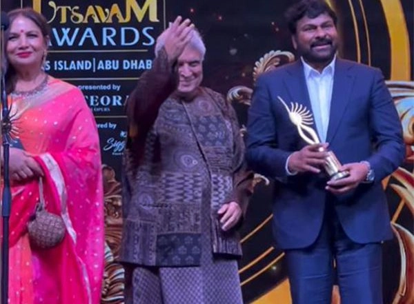 Entertainment News | Chiranjeevi Receives Outstanding Achievement in Indian Cinema Award from Javed Akhtar at IIFA Utsavam 2024