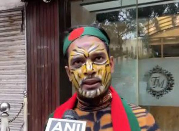 Sports News | Bangladesh Fan Sees Tough Contest in Remaining Days of Kanpur Test