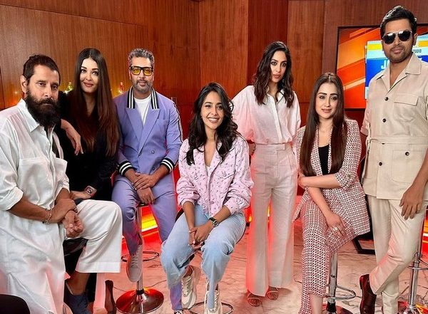 Entertainment News | Two Years of 'Ponniyin Selvan -1': Sobhita Shares Picture with Aishwarya, Vikram