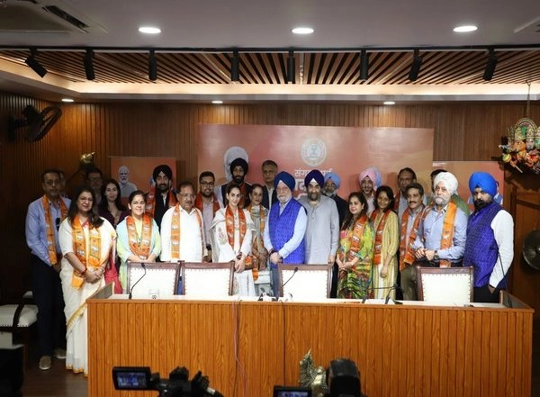 India News | Thirty Citizens from Diverse Backgrounds Join BJP in Membership Drive Hosted by Hardeep Singh Puri
