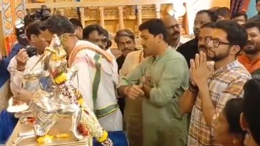 Ganesh Chaturthi 2024: Aaditya Thackeray Performs Aarti, Offers Prayers to Lord Ganesha at Shreemant Bhausaheb Rangari Ganpati Mandal in Pune (Watch Video)