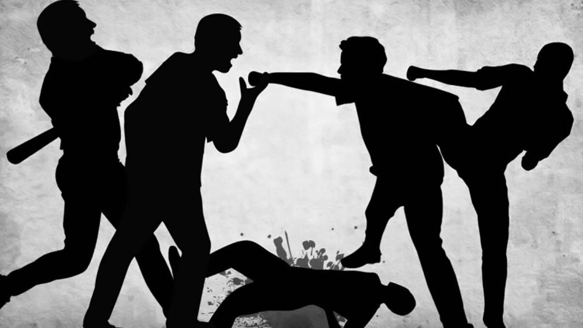 Noida Brawl Video: Bus Drivers Engage in Fight Over Parking Dispute Near Botanical Garden Metro Station, Video Surfaces