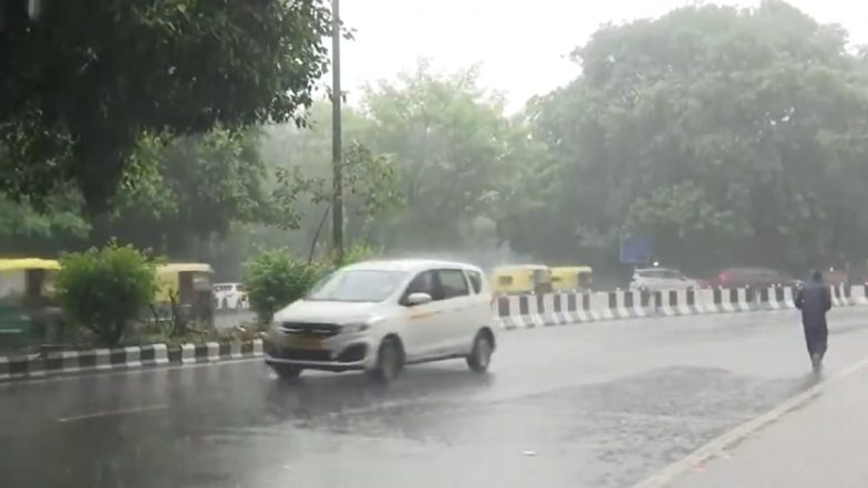 Delhi Rains: Heavy Rainfall Lashes Several Parts of National Capital, Netizens Say ‘It’s Going To Be a Wet September’ (Watch Videos)