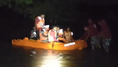 Durg: SDRF Team Rescue Over 50 People Trapped Due to Flood-Like Situation After Water Level of Shivnath River Rises in Chhattisgarh Following Waterlogging in Catchment Area (Watch Video)